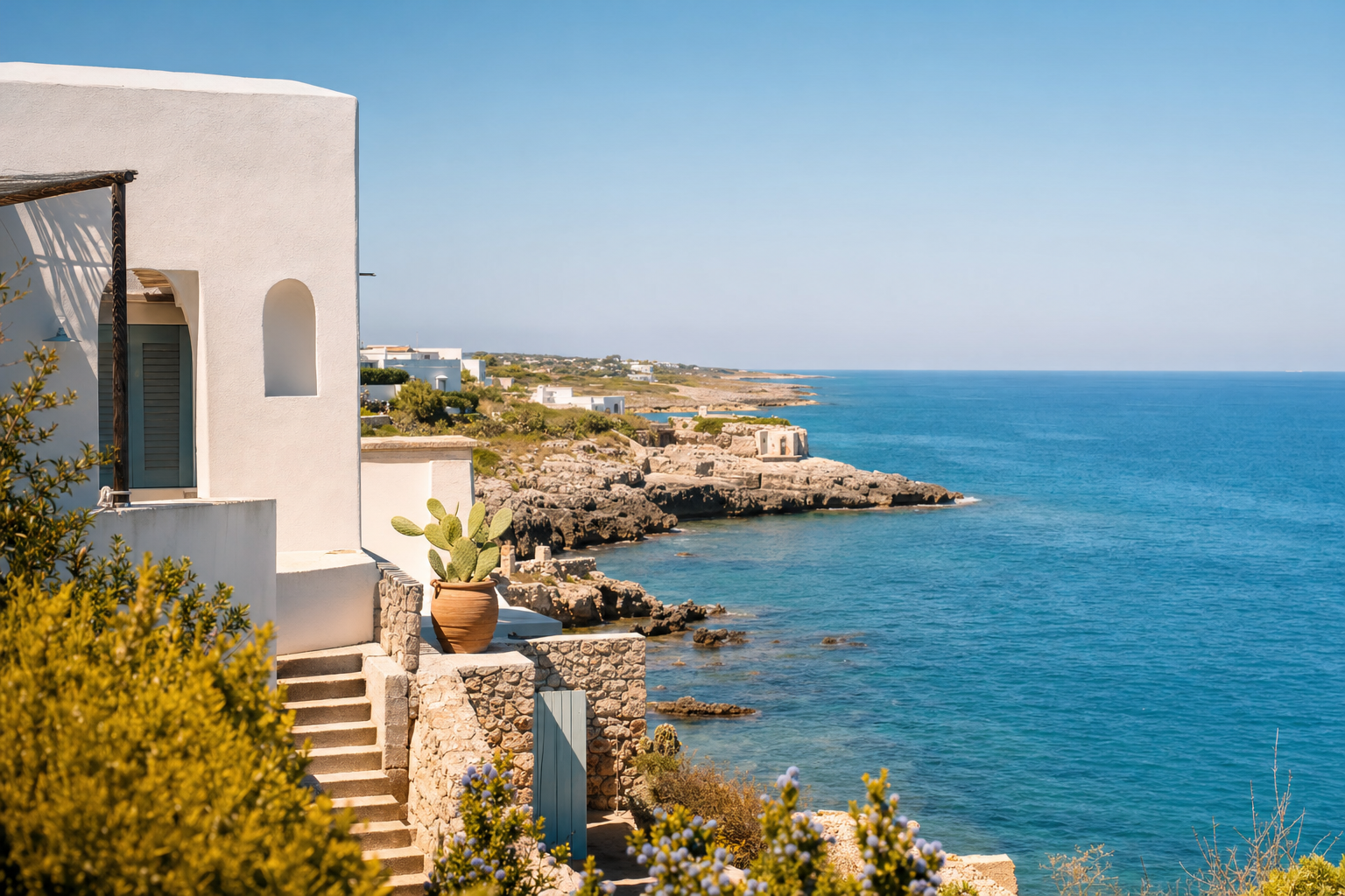 Costa adriatica del basso Salento tra Andrano e Gagliano del Capo con acque cristalline e scogliera calcarea